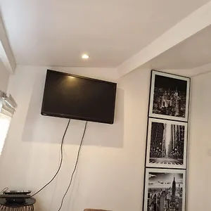 Studette Independant Avec Terrasse-climatisation Appartement